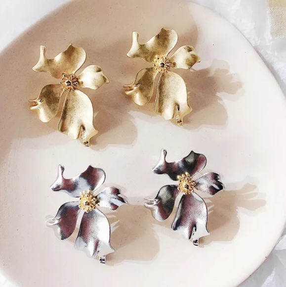 ♡Amelie♡ Gold Flower Earrings - Picture 4 of 4